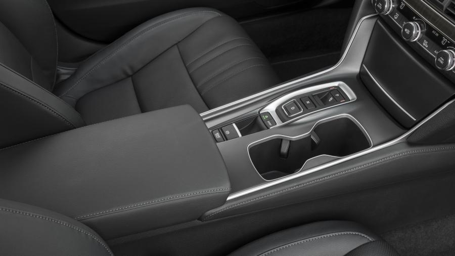 Интерьер Honda Accord Touring Hybrid 2017 года  (NA) (фото 68 из 170)